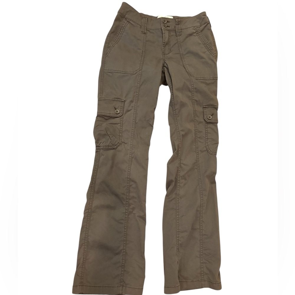 Women’s Hollister Boot Cut Mid-Rise Cargo Pant - Picture 2 of 3